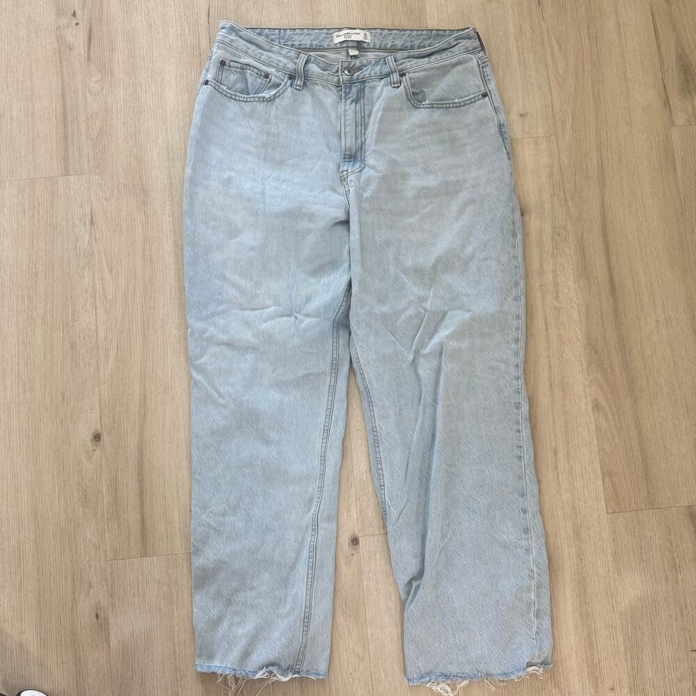 Abercrombie & Fitch The Loose High Rise Jeans Baggy Light Wash Denim Size 32/14